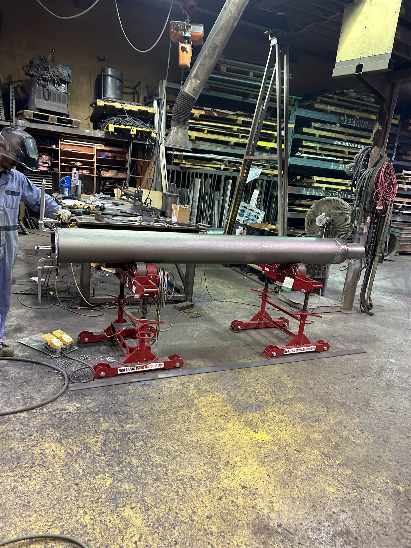 Heavy steel column fabrication on stands
